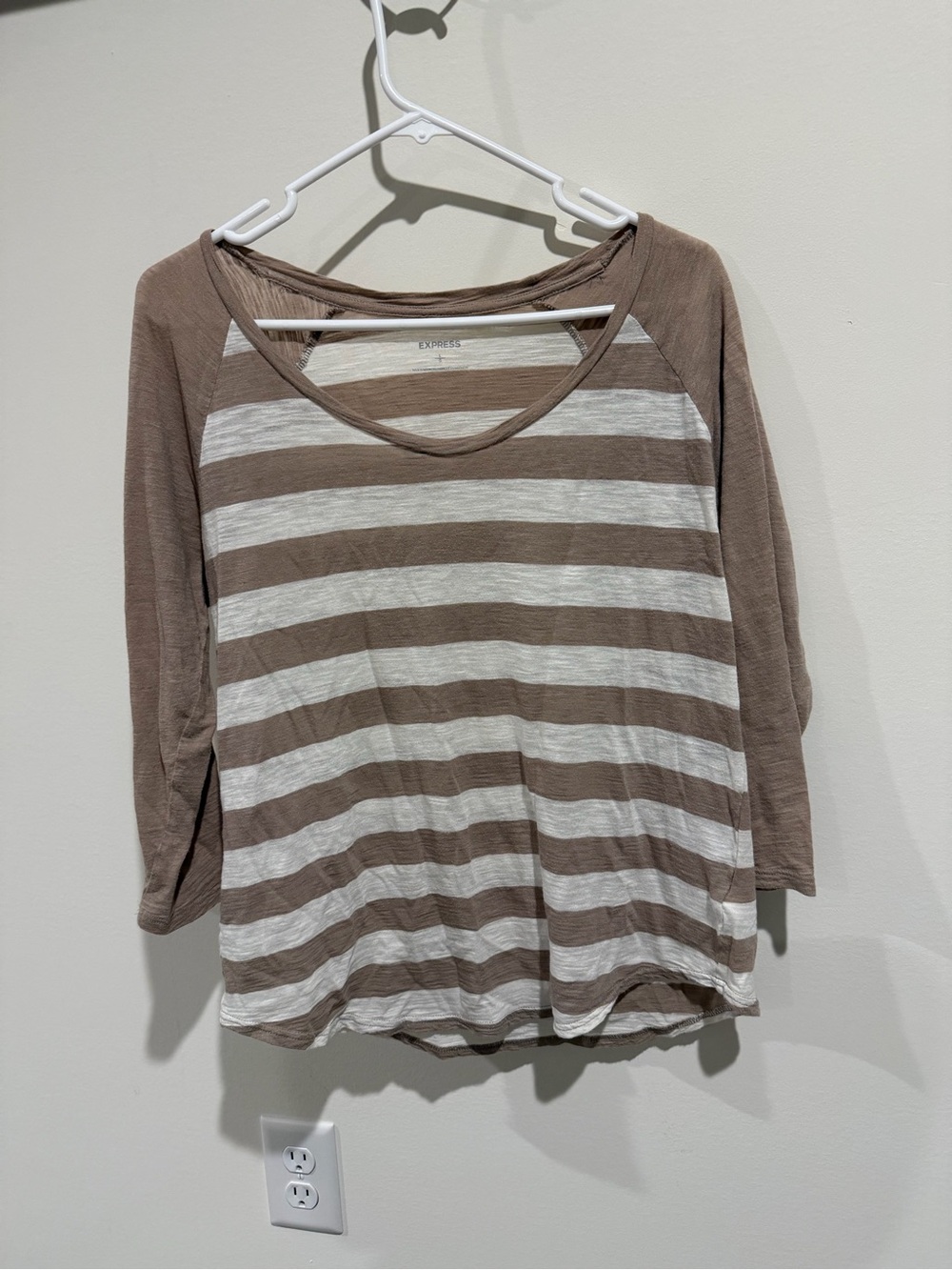 Y2K Express Striped Scoop Neck Long Sleeve Top - Taupe & White